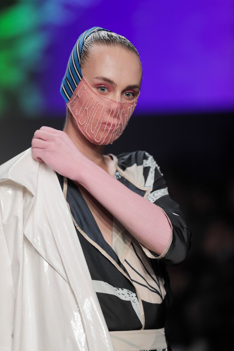 Ajbilou | Rosdorff showing at the Mercedes-Benz Amsterdam Fashion Week - pattern jumpsuit detail