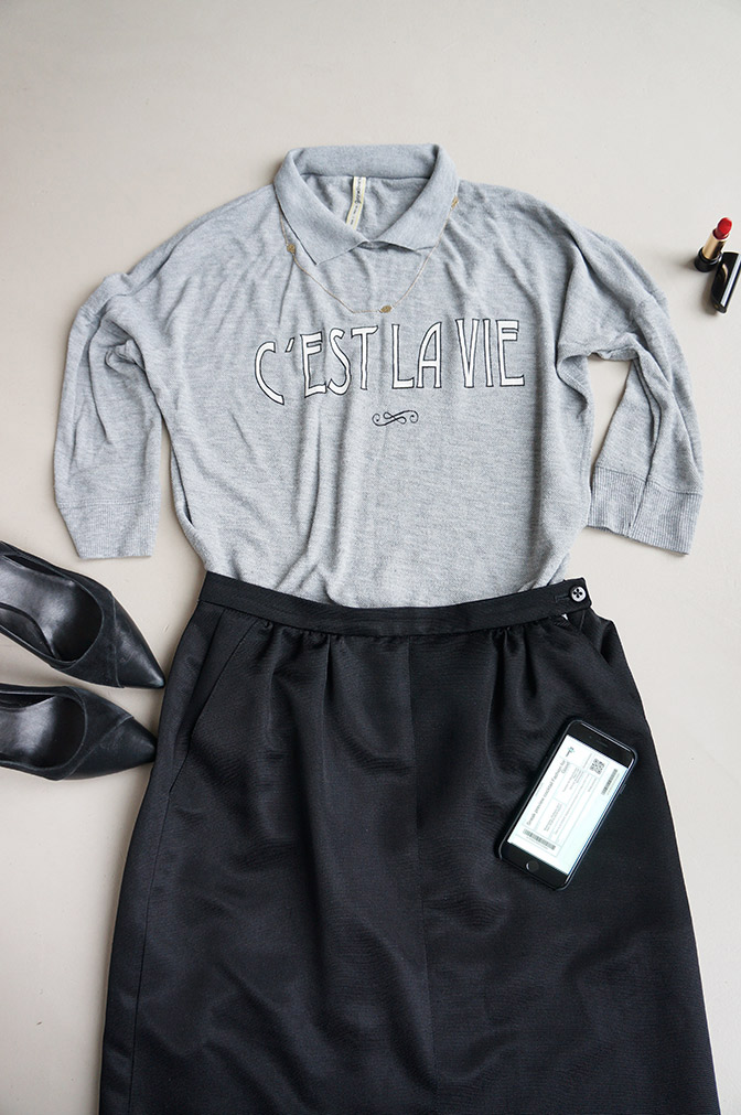 Flatlay with the black vintage skirt